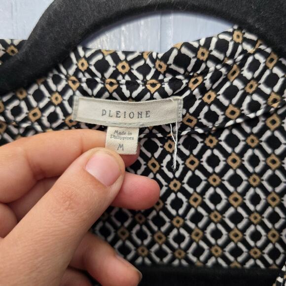 Pleione Women's Geometric Half Button Long Sleeve Pullover Tunic size Medium - Picture 3 of 9